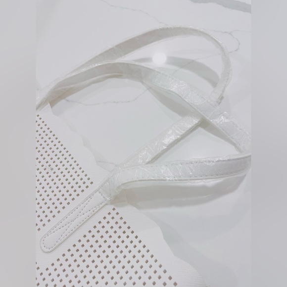 Neiman Marcus white perforated handbag - Picture 4 of 4